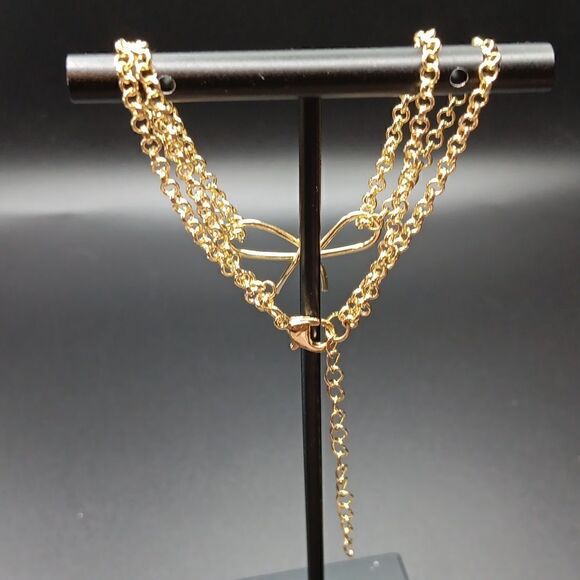 New Double Strand Bow Tie Charm Bracelet Goldtone Women's - Picture 3 of 3